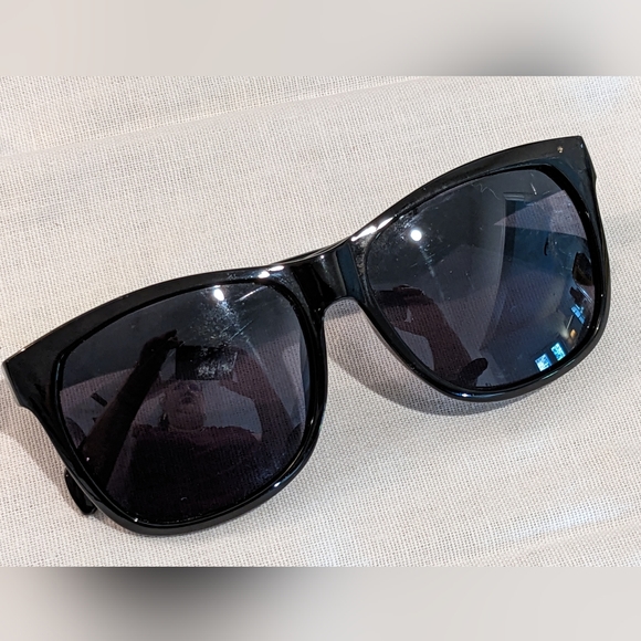 Total Black Out Stylish Sexy Unisex Iconic Sunglasses like Ray Ban - Picture 12 of 16